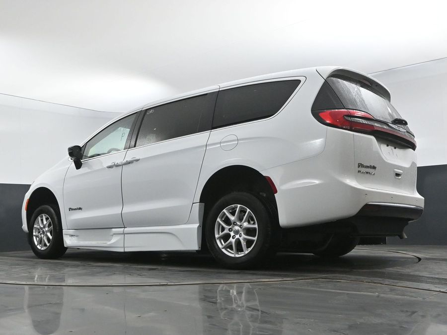 Used 2024 Chrysler Pacifica Touring L - BraunAbility Side Entry Entry Fold Out Automatic Ramp