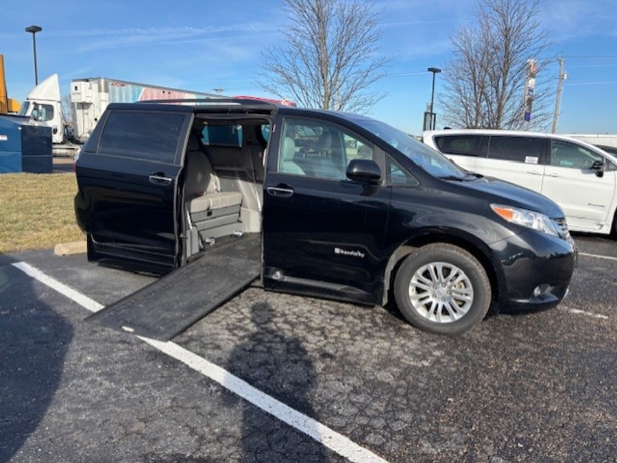 Used 2017 Toyota Sienna XLE - BraunAbility Side Entry Entry In Floor Automatic Ramp