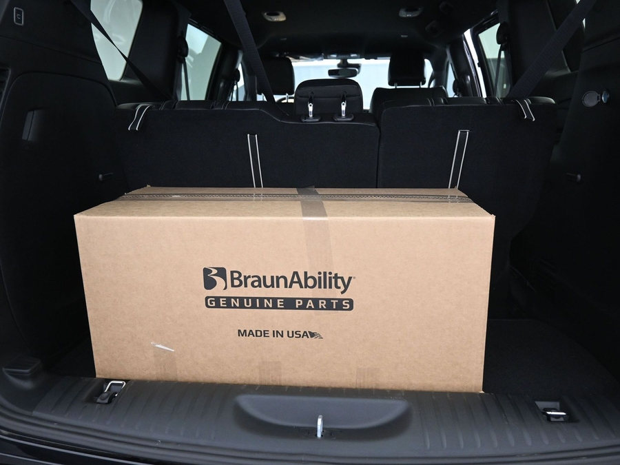 Black Chrysler Pacifica image number 8