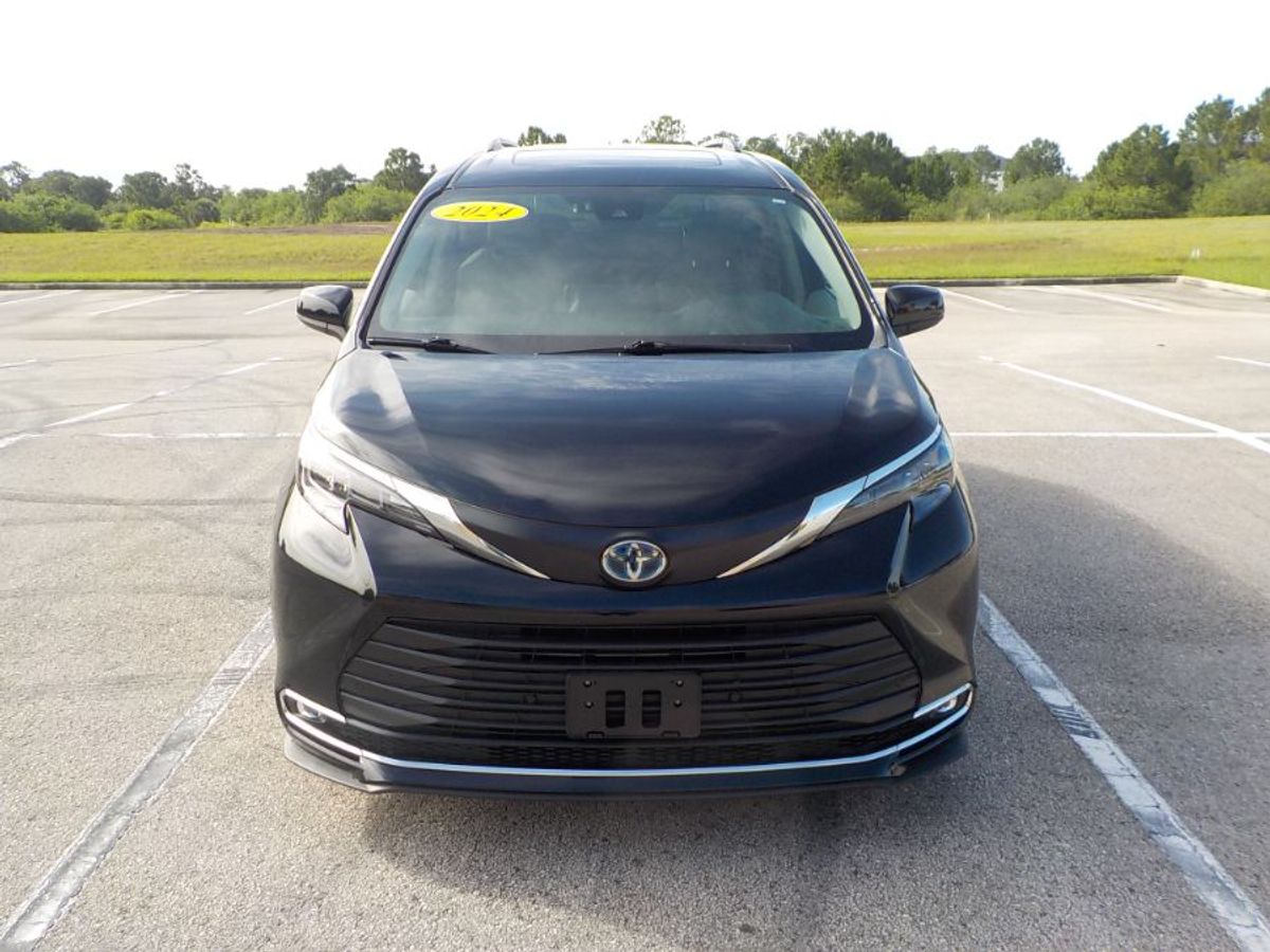 2024 TOYOTA SIENNA - Image 2