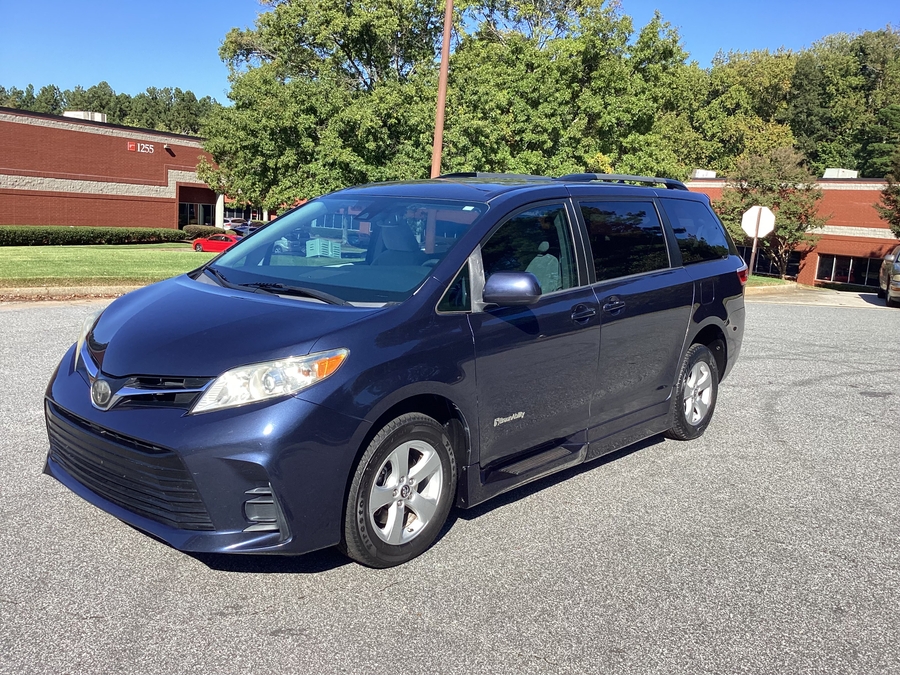  Toyota Sienna image number 1