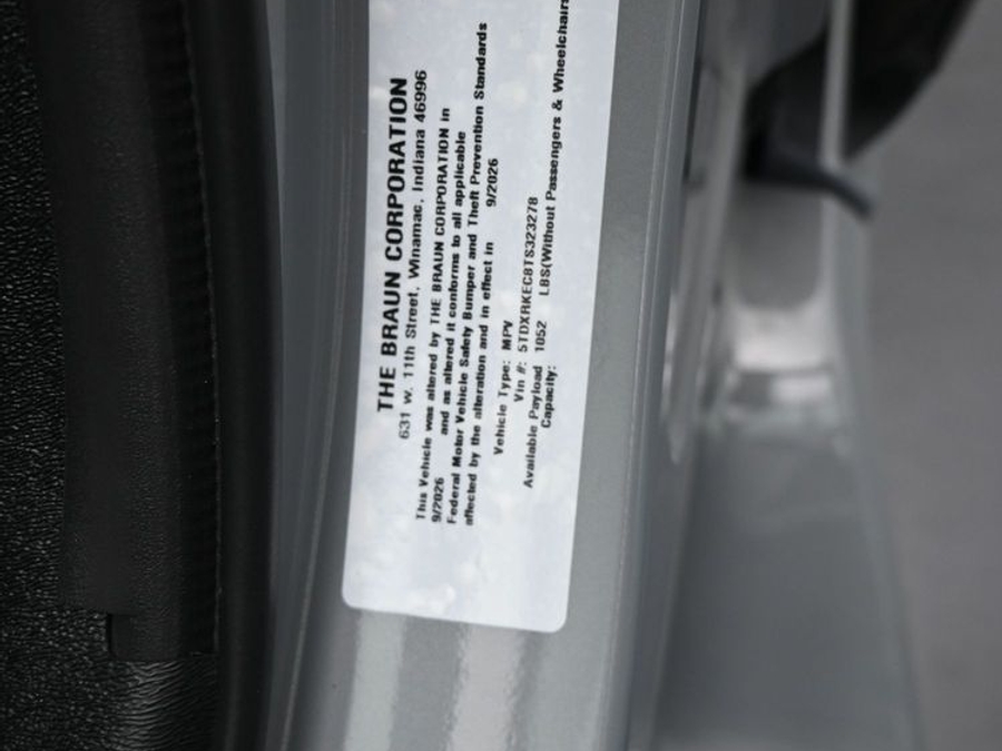 New 2026 Toyota Sienna Hybrid XSE Sport - BraunAbility Side Entry Fold Out Automatic Ramp