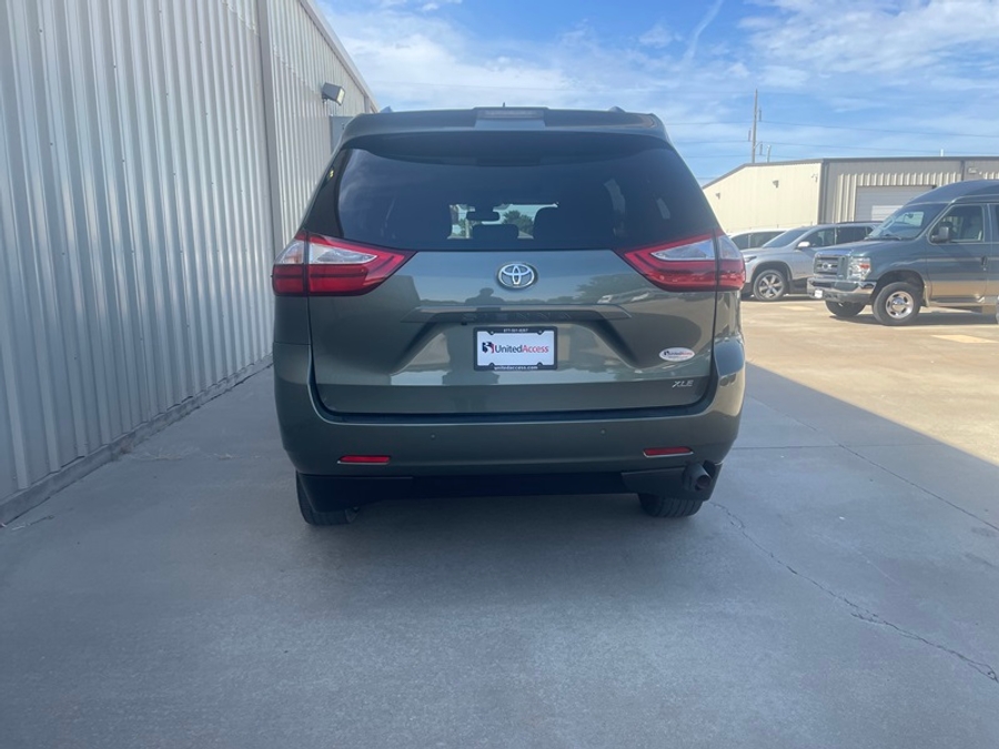 Used 2018 Toyota Sienna XLE - VMI Side Entry In Floor Automatic Ramp