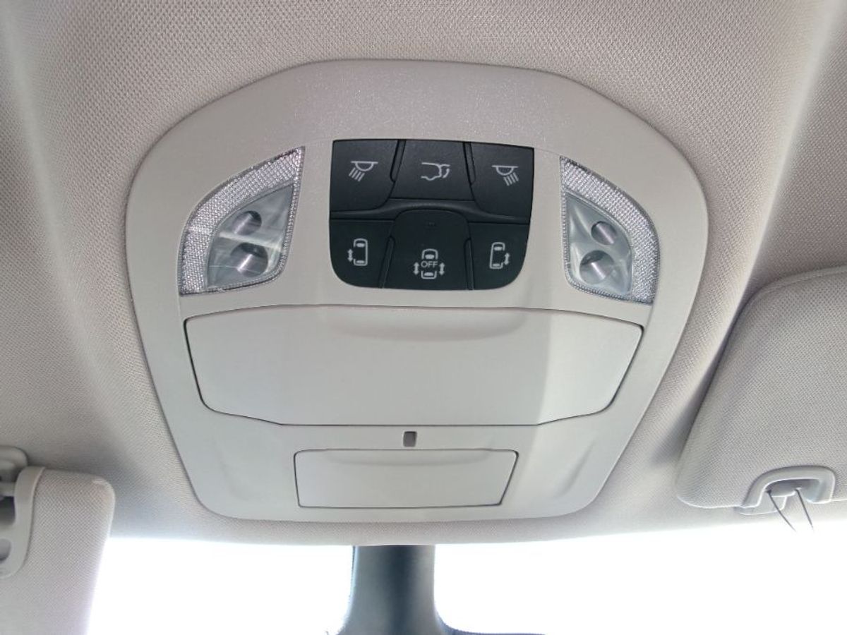 2023 CHRYSLER PACIFICA - Image 11