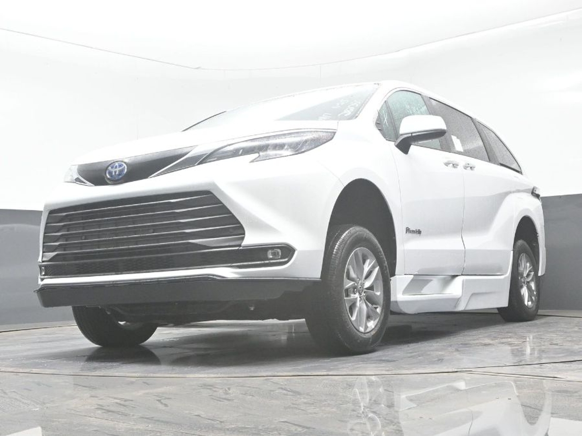 2025 TOYOTA SIENNA - Image 19