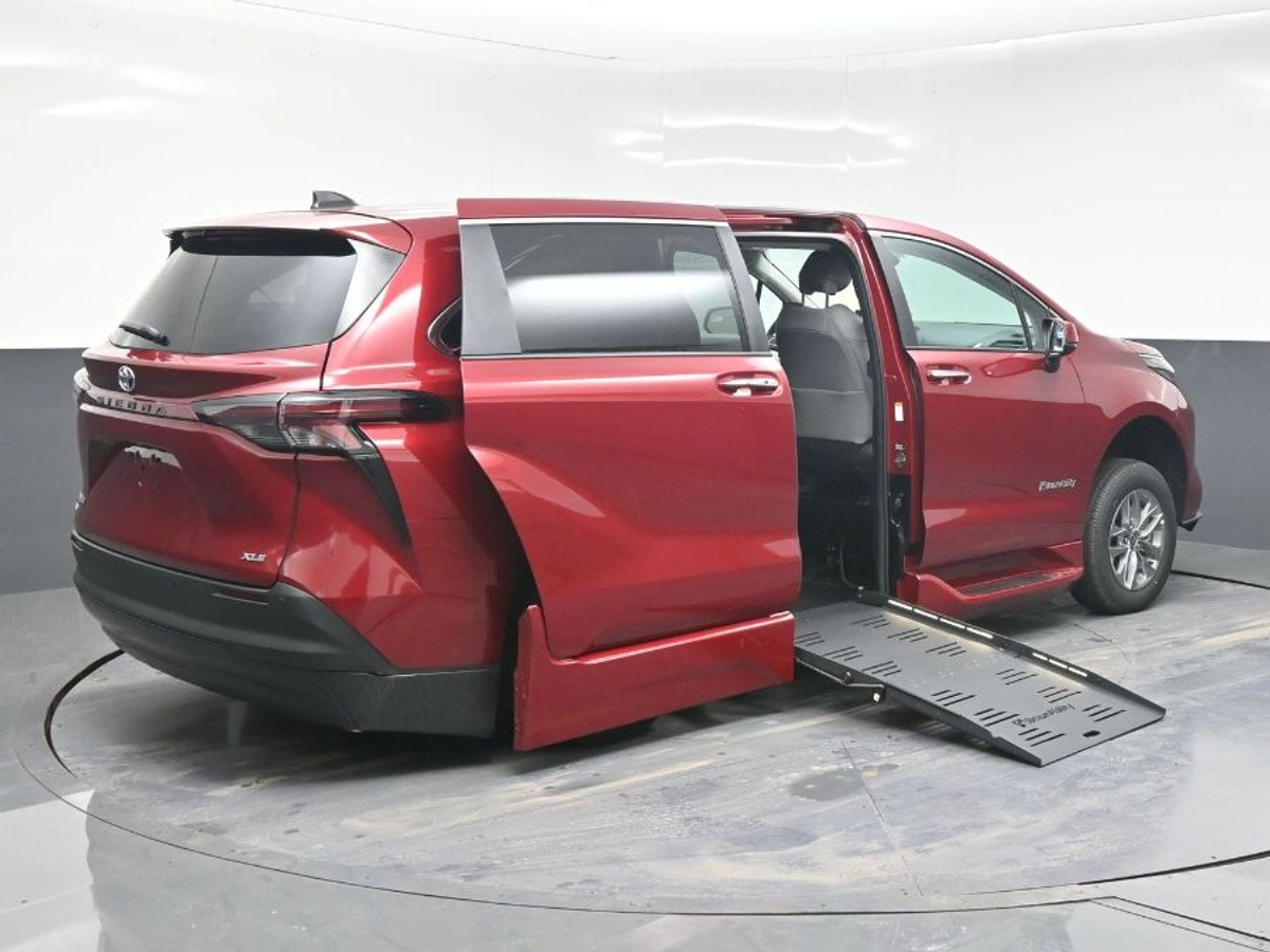 2025 TOYOTA SIENNA - Image 7