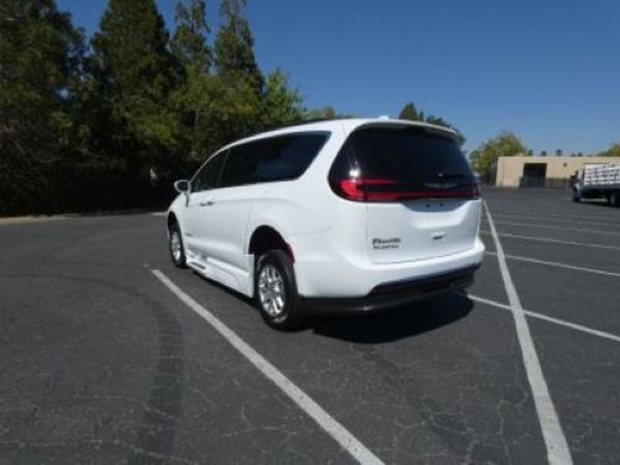 White Chrysler Pacifica image number 7