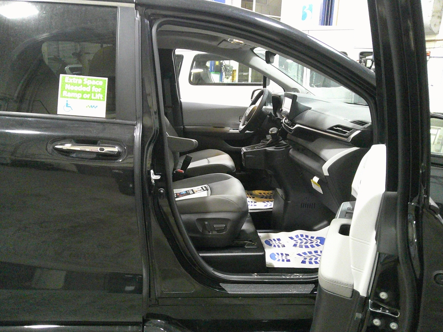Black Toyota Sienna image number 10