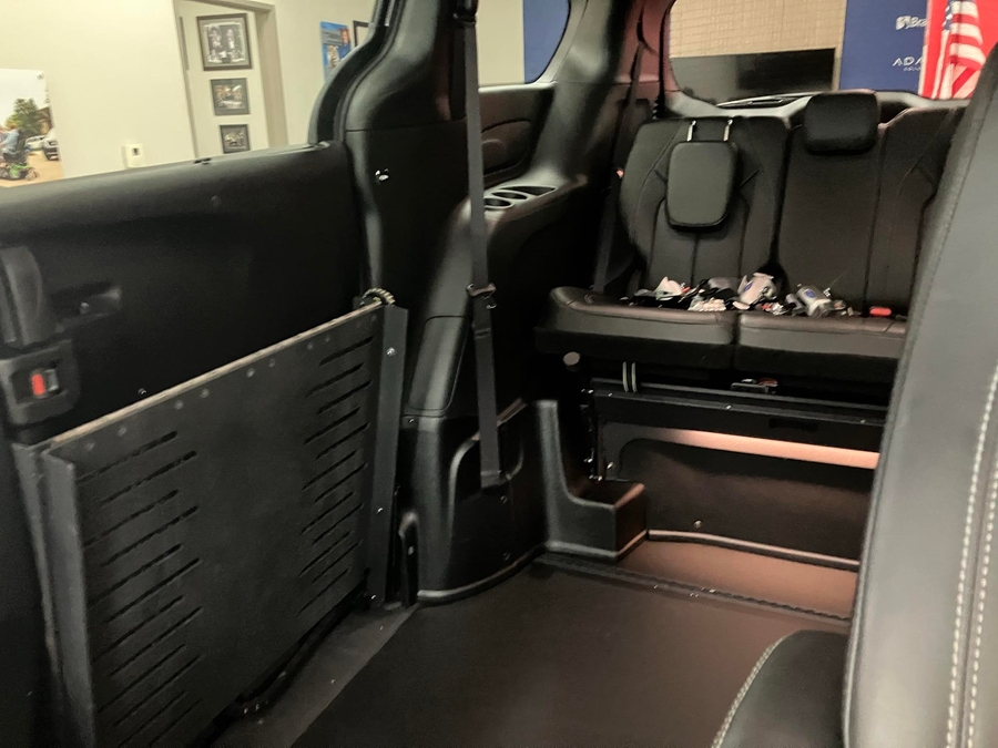 Used 2023 Chrysler Pacifica Touring L - BraunAbility Side Entry Entry Fold Out Automatic Ramp