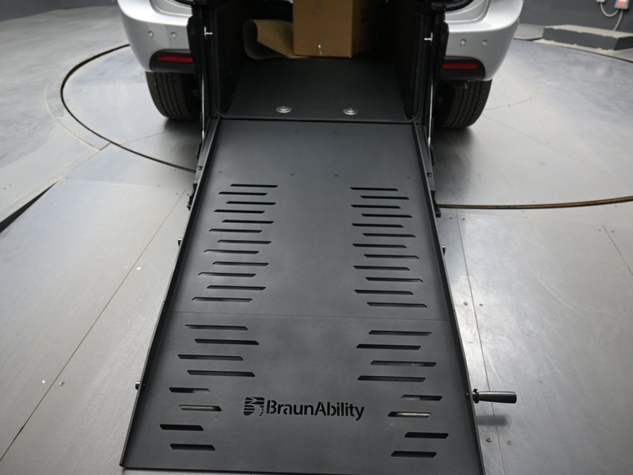 Silver Chrysler Voyager image number 6