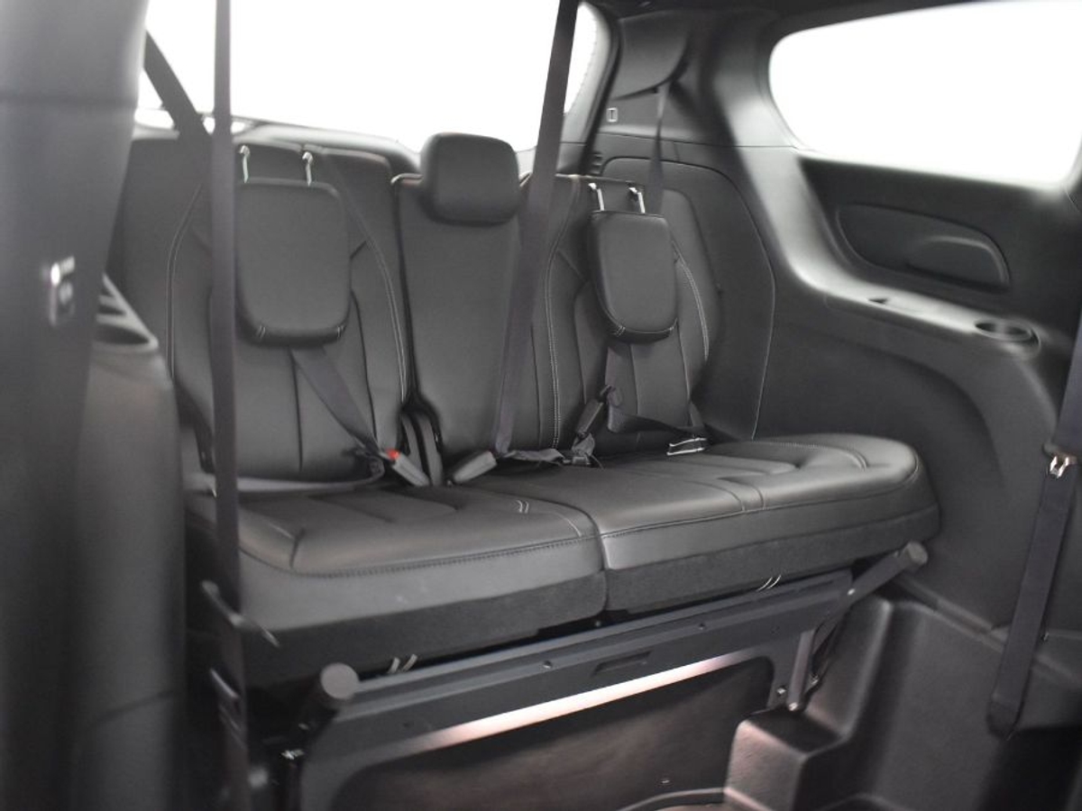 Grey Chrysler Pacifica image number 7