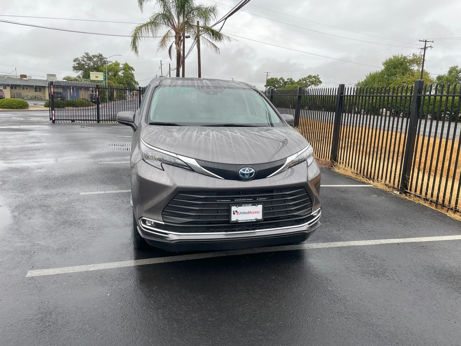 Used 2024 Toyota Sienna XLE - BraunAbility Side Entry Entry Fold Out Automatic Ramp