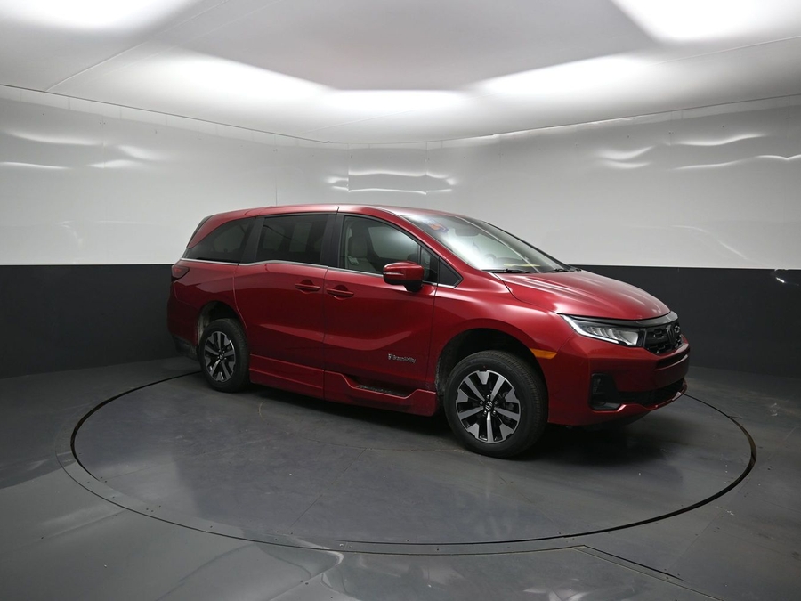 Red Honda Odyssey image number 15