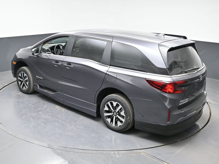 Grey Honda Odyssey image number 21