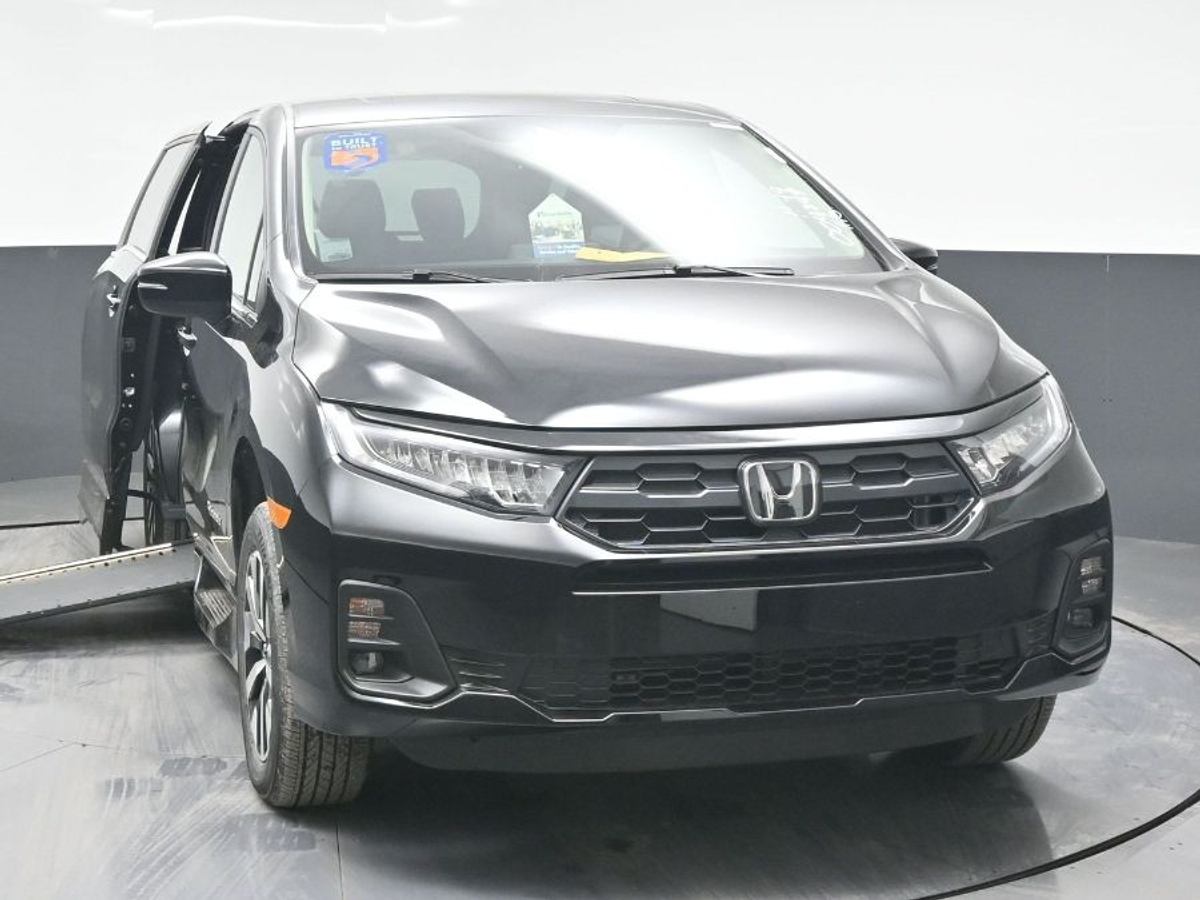 Black Honda Odyssey image number 1