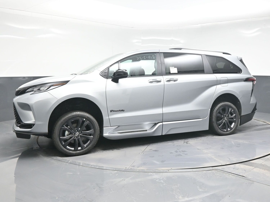 New 2025 Toyota Sienna Hybrid XSE Sport - BraunAbility Side Entry Entry In Floor Automatic Ramp