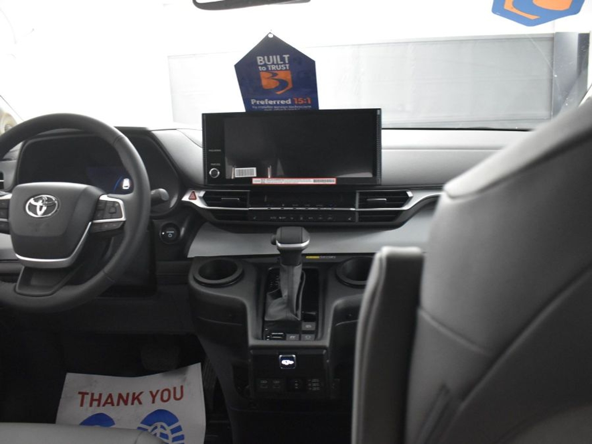 2025 TOYOTA SIENNA - Image 15