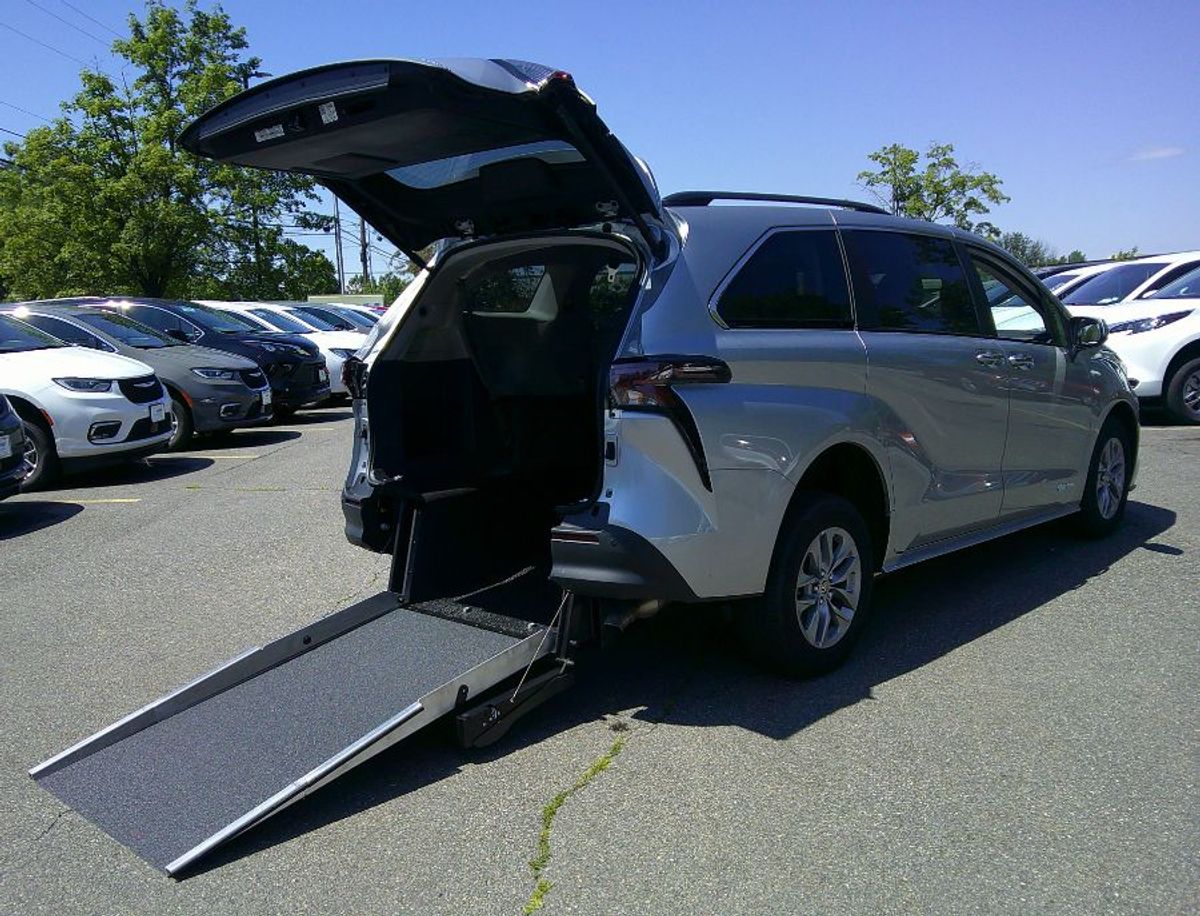 2024 TOYOTA SIENNA - Image 1