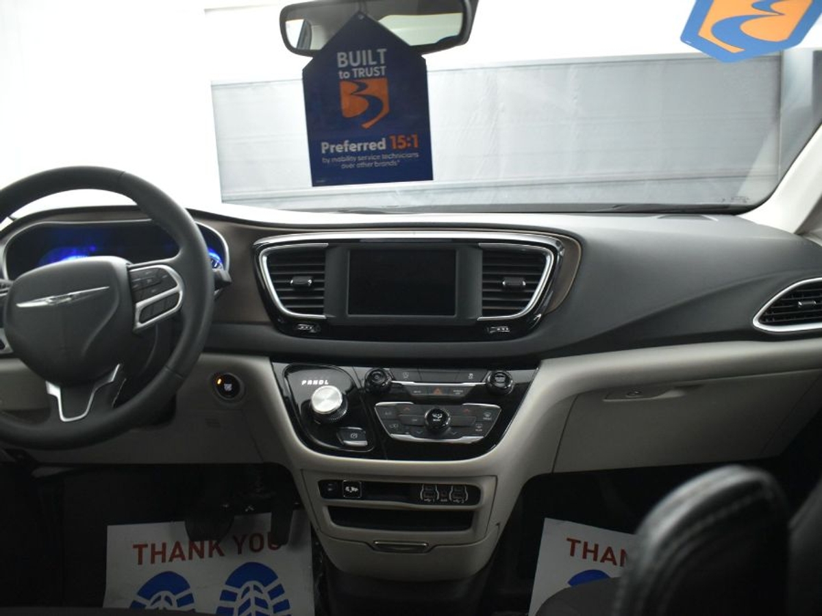 2023 CHRYSLER VOYAGER - Image 13