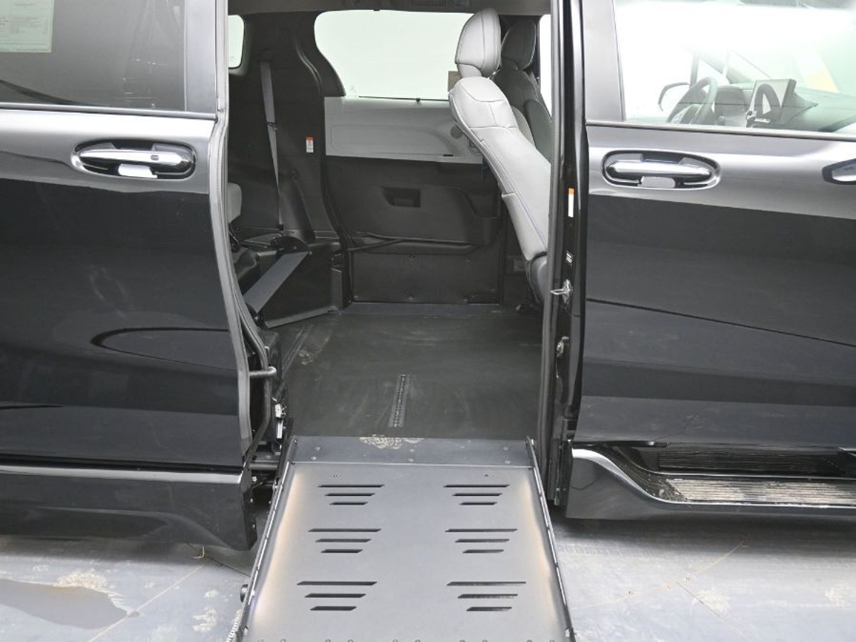 Black Toyota Sienna image number 11