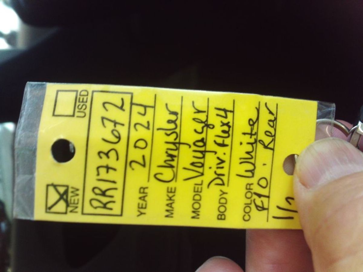 2024 CHRYSLER VOYAGER - Image 15