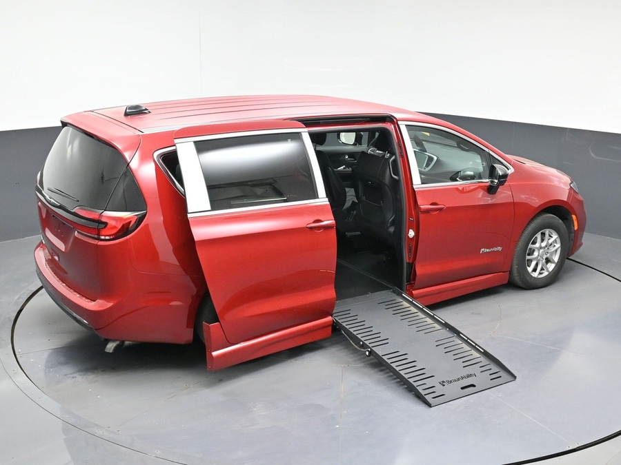 Número de imagen rojo Chrysler Pacifica 22