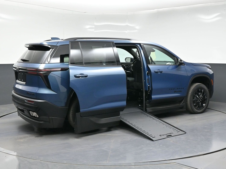New 2026 Chevrolet Traverse 1LT Midnight - BraunAbility Side Entry In Floor Automatic Ramp