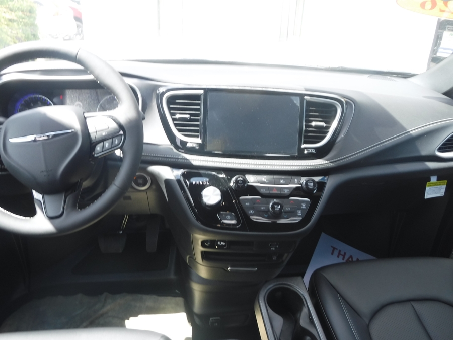 White Chrysler Pacifica image number 9