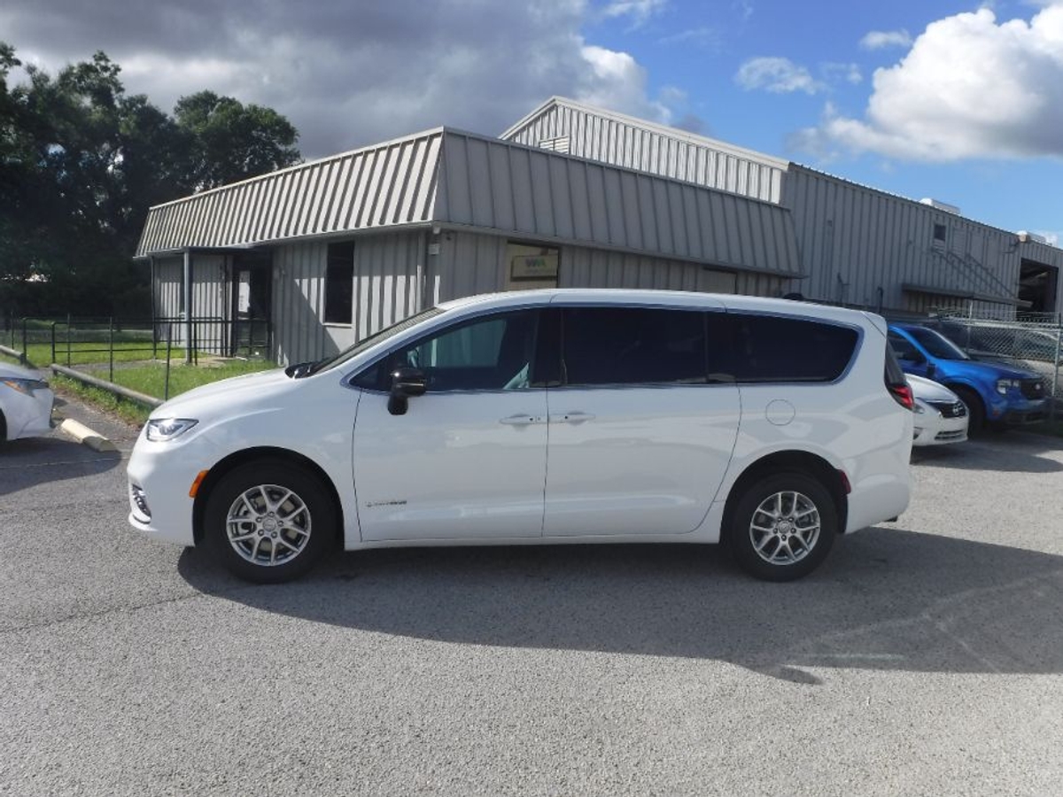 2026 CHRYSLER PACIFICA - Image 6