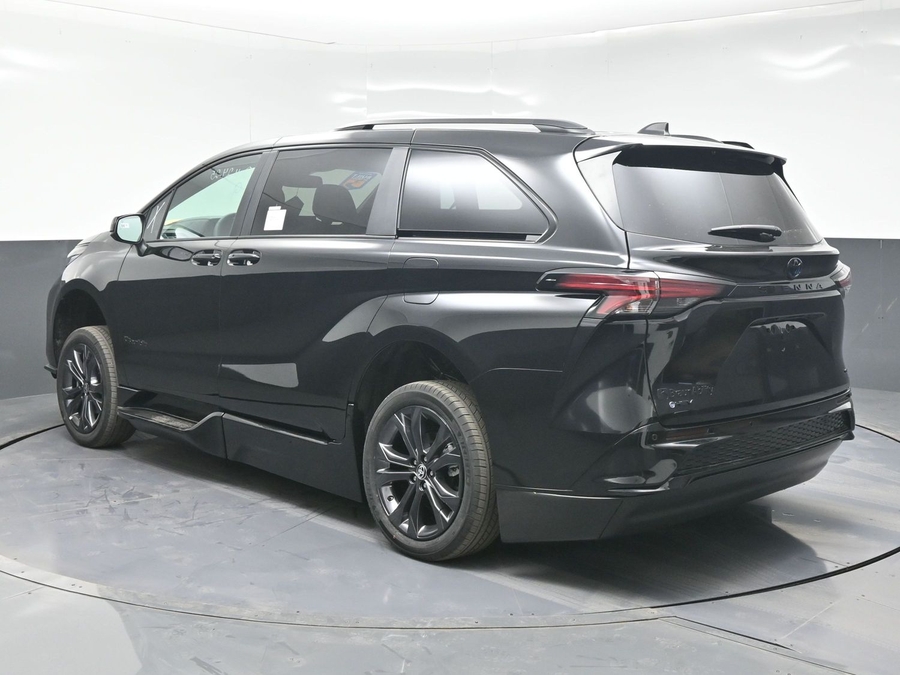 New 2025 Toyota Sienna Hybrid XSE Sport - BraunAbility Side Entry Entry Fold Out Automatic Ramp
