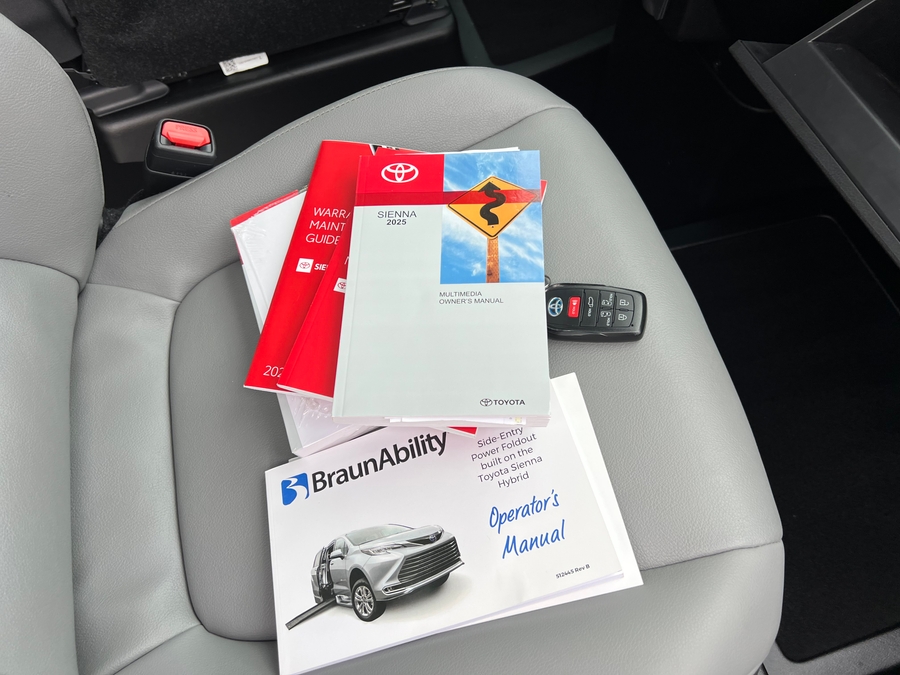 Used 2025 Toyota Sienna Hybrid XLE Plus - BraunAbility Side Entry Entry Fold Out Automatic Ramp