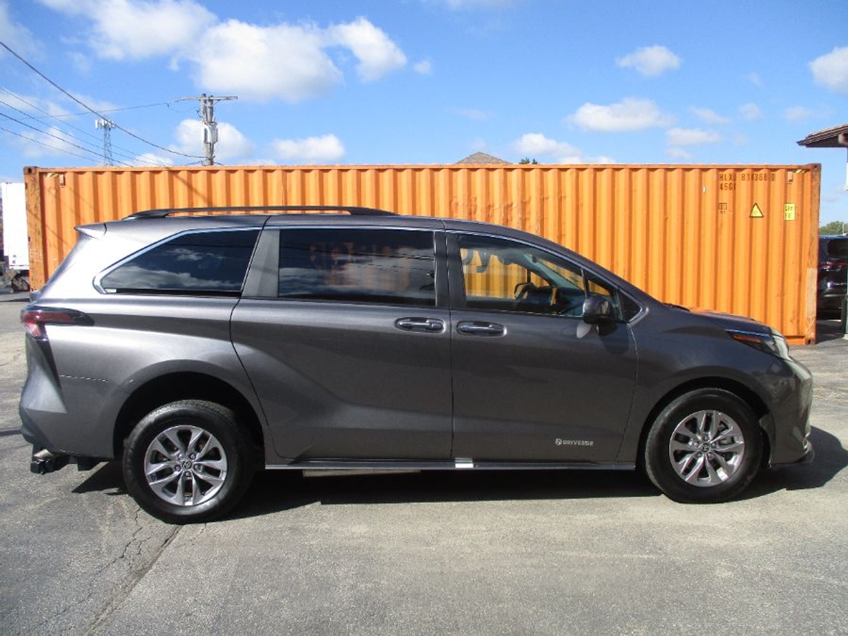 2024 TOYOTA SIENNA - Image 4