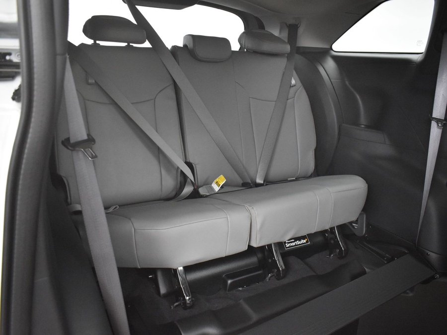 New 2025 Toyota Sienna Hybrid XLE Base - BraunAbility Side Entry Entry Fold Out Automatic Ramp