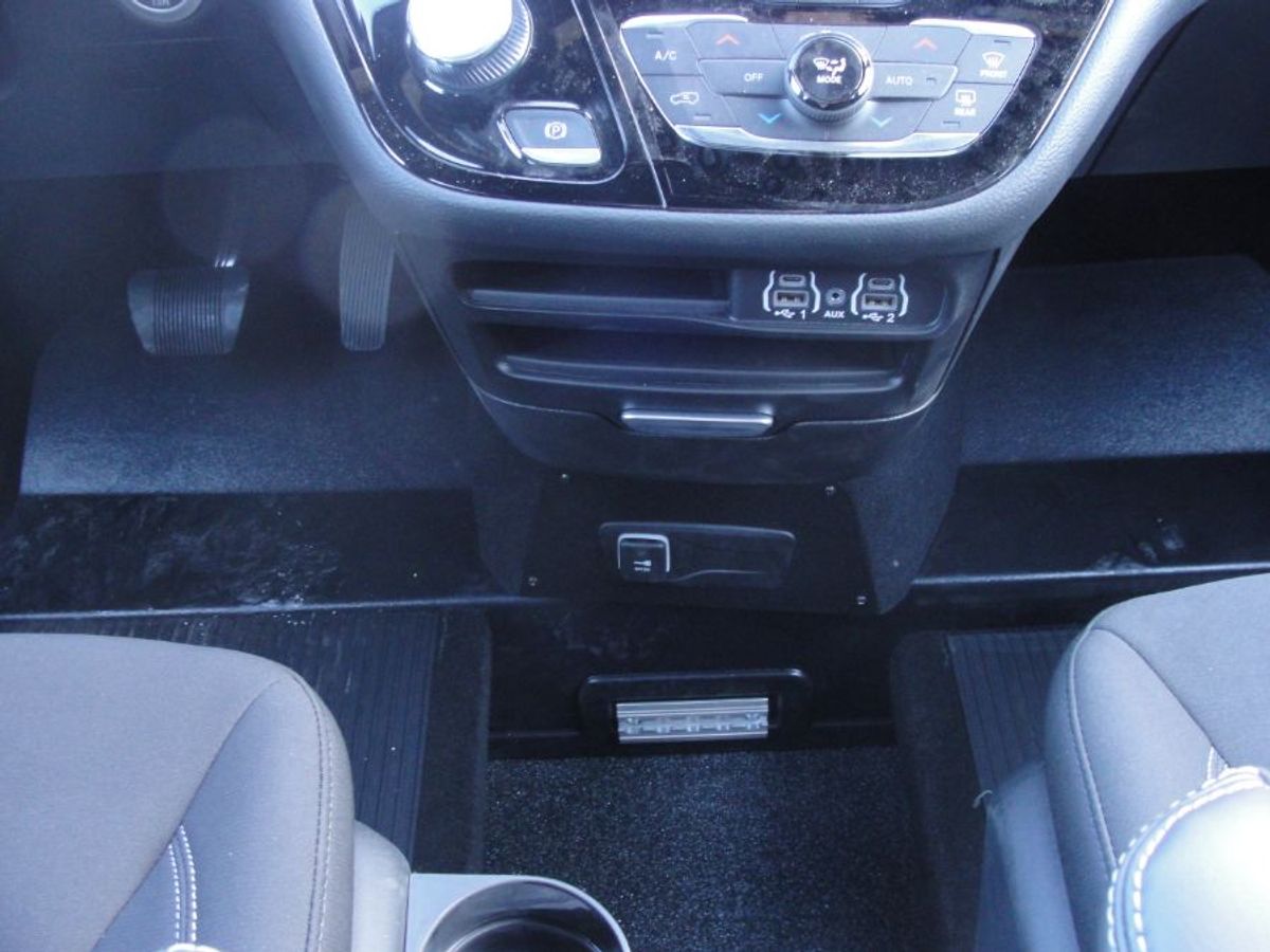 Grey Chrysler Pacifica image number 12