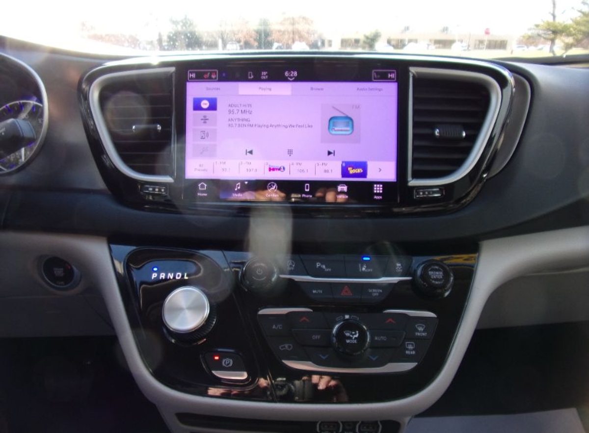 2024 CHRYSLER PACIFICA - Image 11