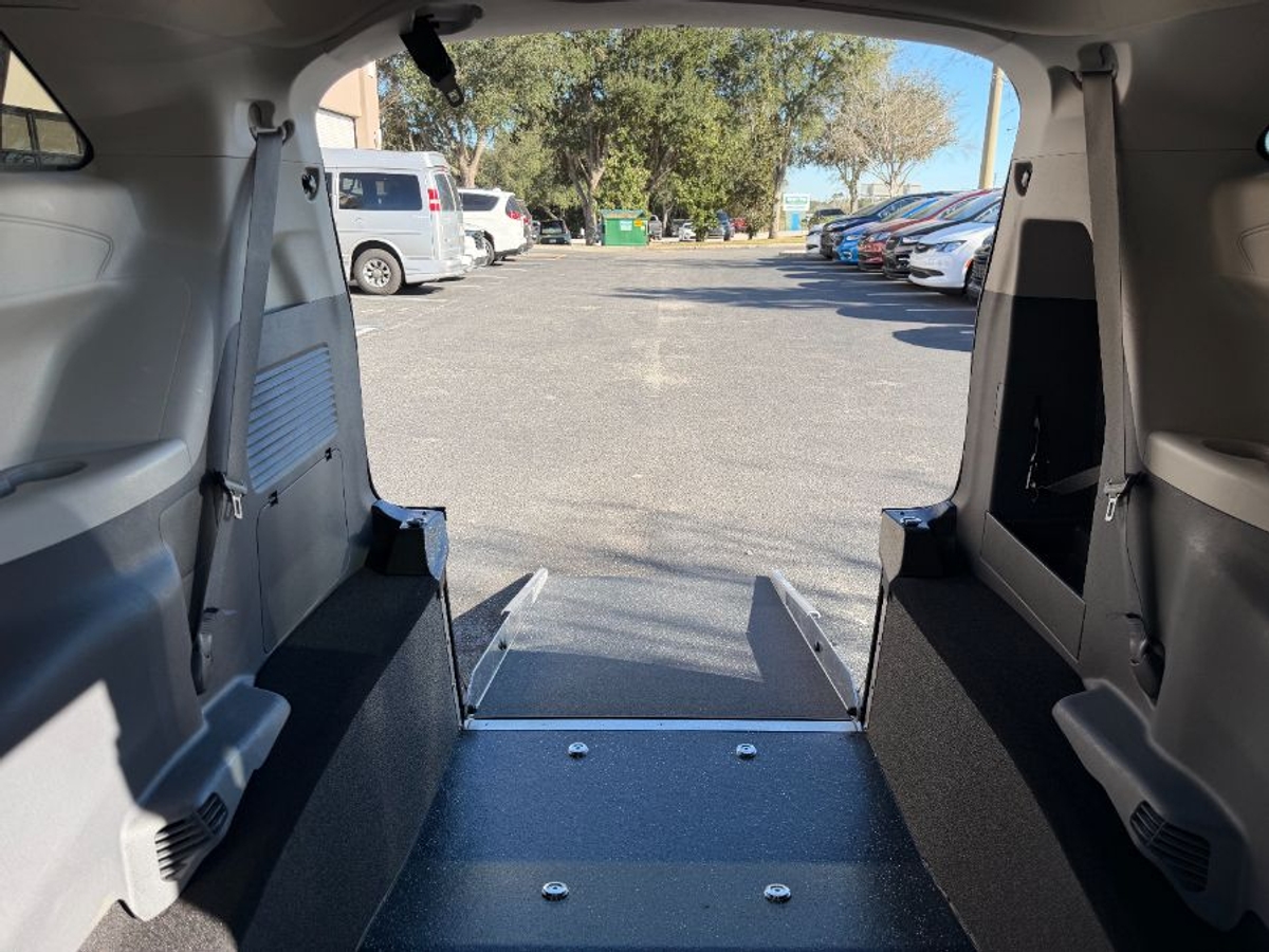 2024 TOYOTA SIENNA - Image 10