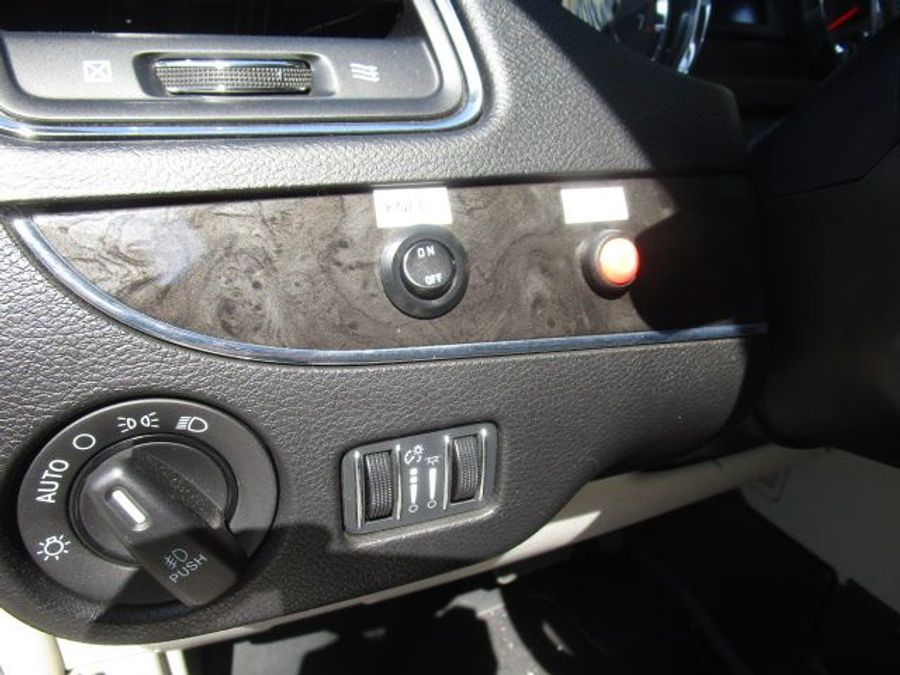 Used 2015 Chrysler Town and Country Touring-L - BraunAbility Side Entry Entry In Floor Automatic Ramp