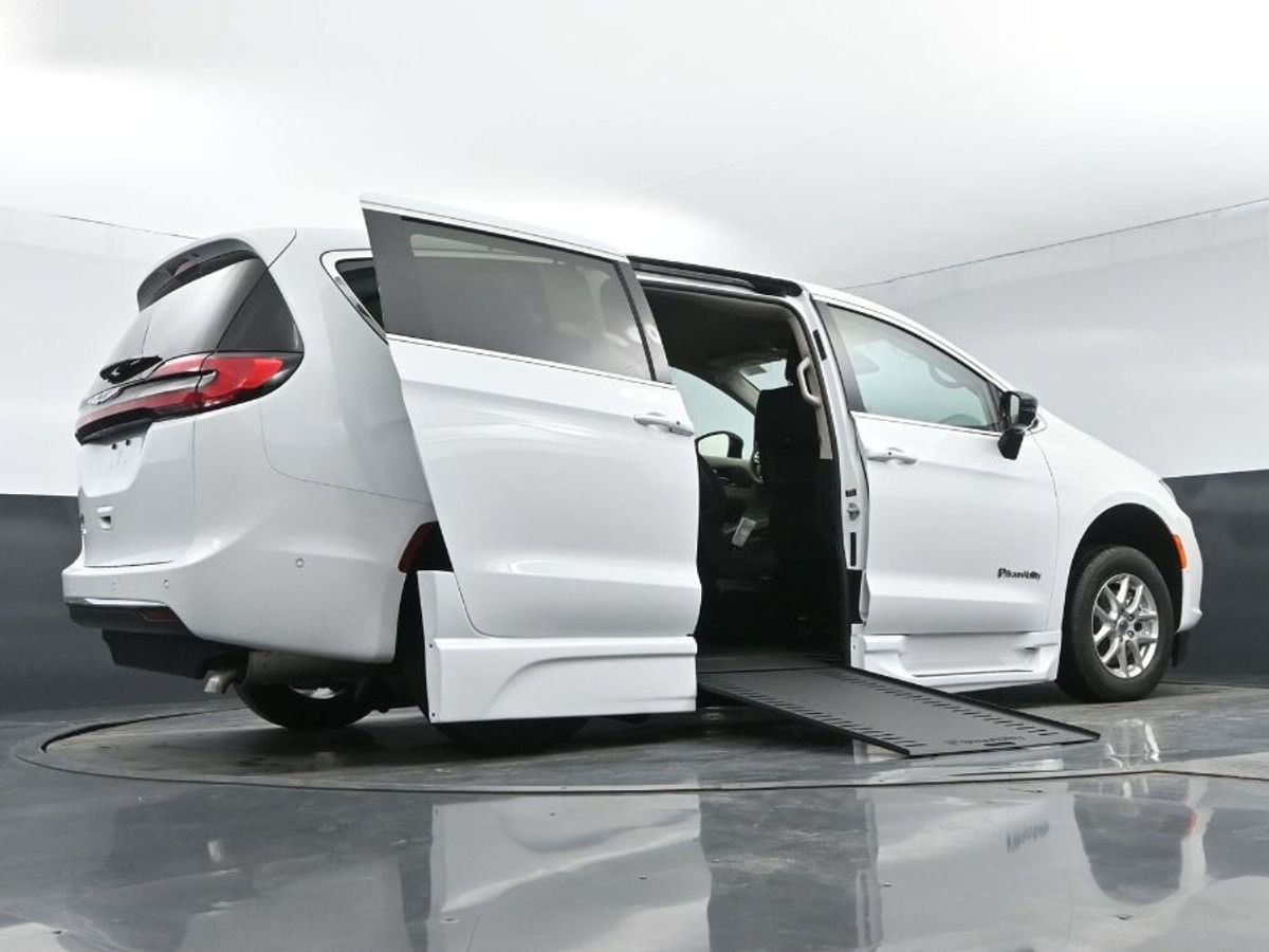 2024 CHRYSLER PACIFICA - Image 14