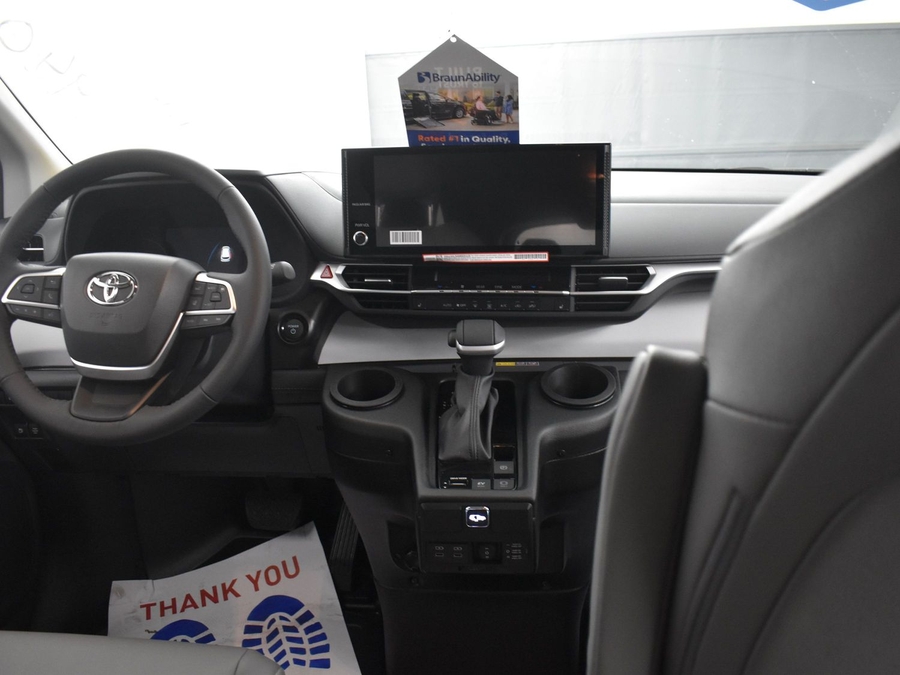 New 2025 Toyota Sienna Hybrid XLE Base - BraunAbility Side Entry Entry Fold Out Automatic Ramp