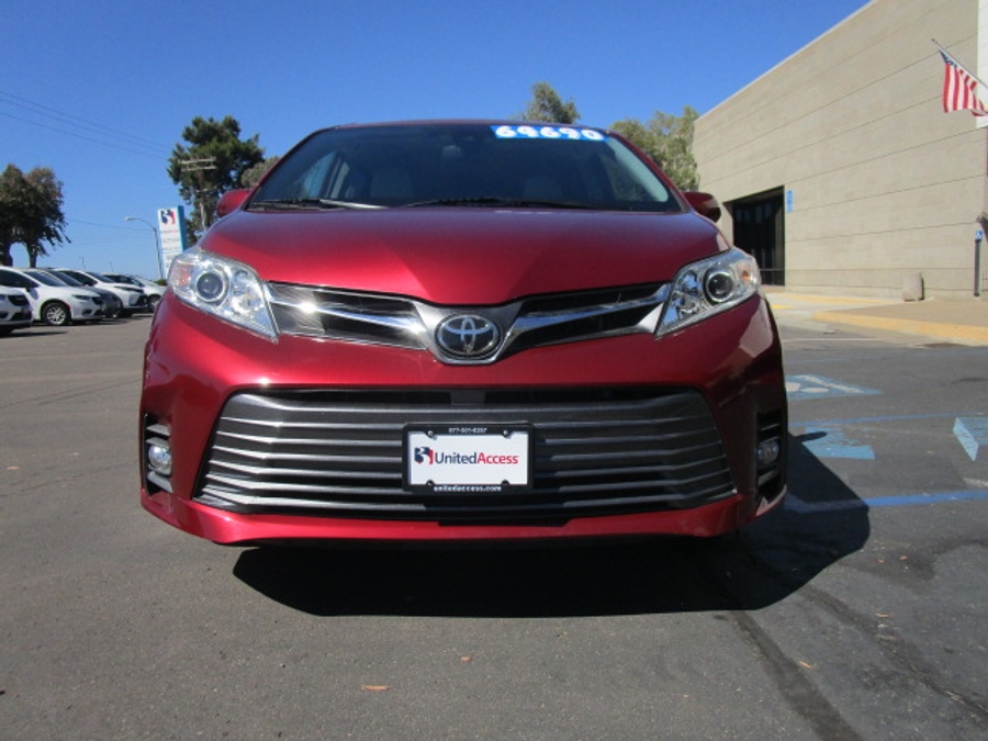Used 2020 Toyota Sienna XLE - BraunAbility Side Entry Entry In Floor Automatic Ramp