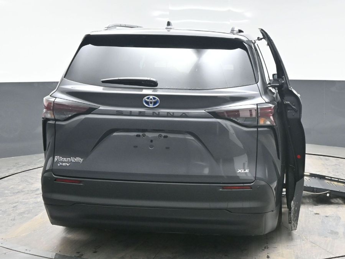 2025 TOYOTA SIENNA - Image 4