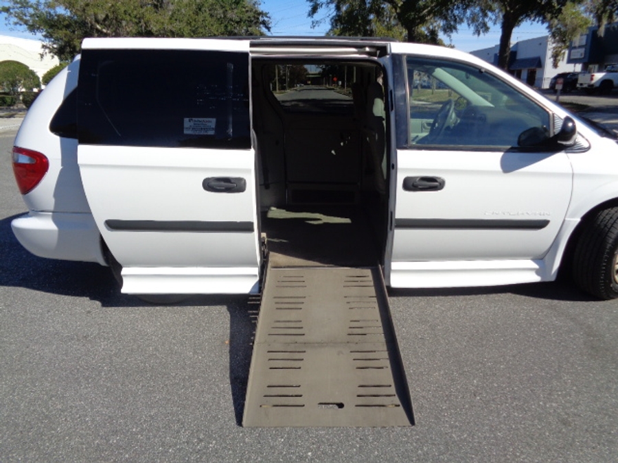 Used 2005 Dodge Grand Caravan SE - BraunAbility Side Entry Entry Fold Out Automatic Ramp