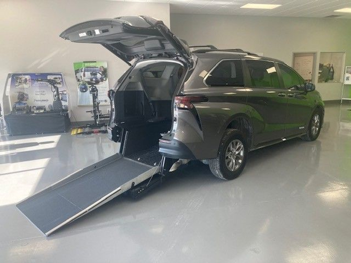 2023 TOYOTA SIENNA - Image 2