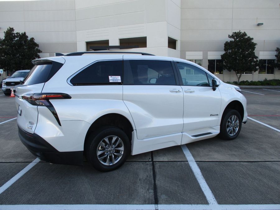 Used 2023 Toyota Sienna Hybrid XLE Base - BraunAbility Side Entry Entry In Floor Automatic Ramp