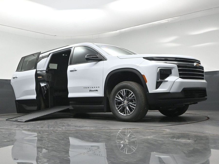New 2026 Chevrolet Traverse 1LT - BraunAbility Side Entry In Floor Automatic Ramp