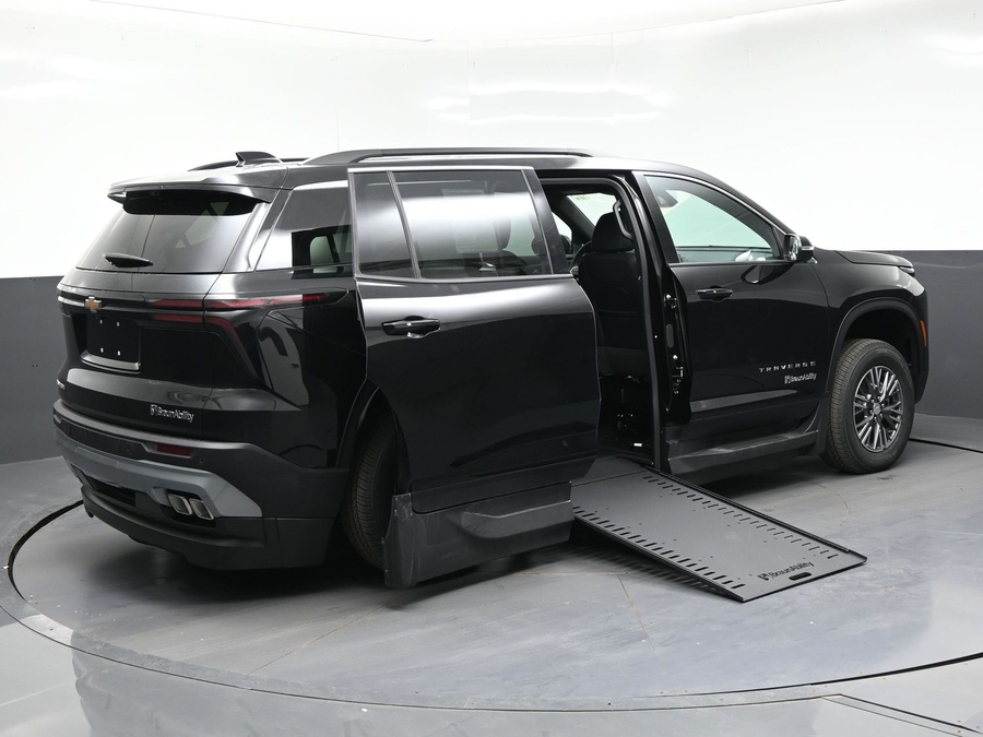 New 2026 Chevrolet Traverse 1LT - BraunAbility Side Entry In Floor Automatic Ramp