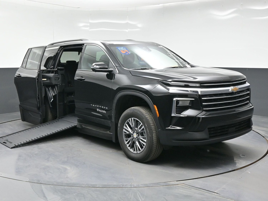 Black Chevrolet Traverse image number 8