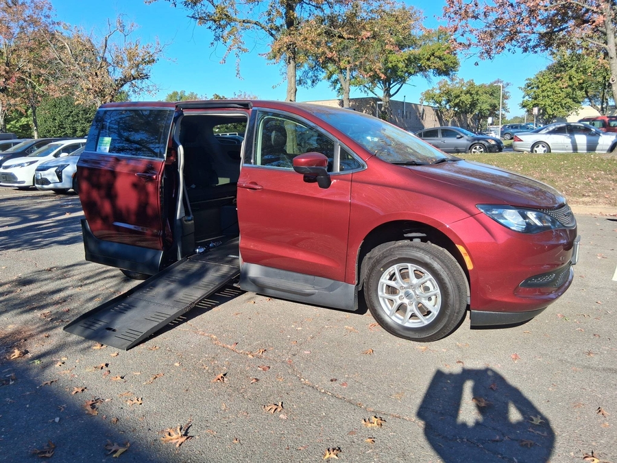 Chrysler Voyager with Side Entry Automatic Fold Out ramp
