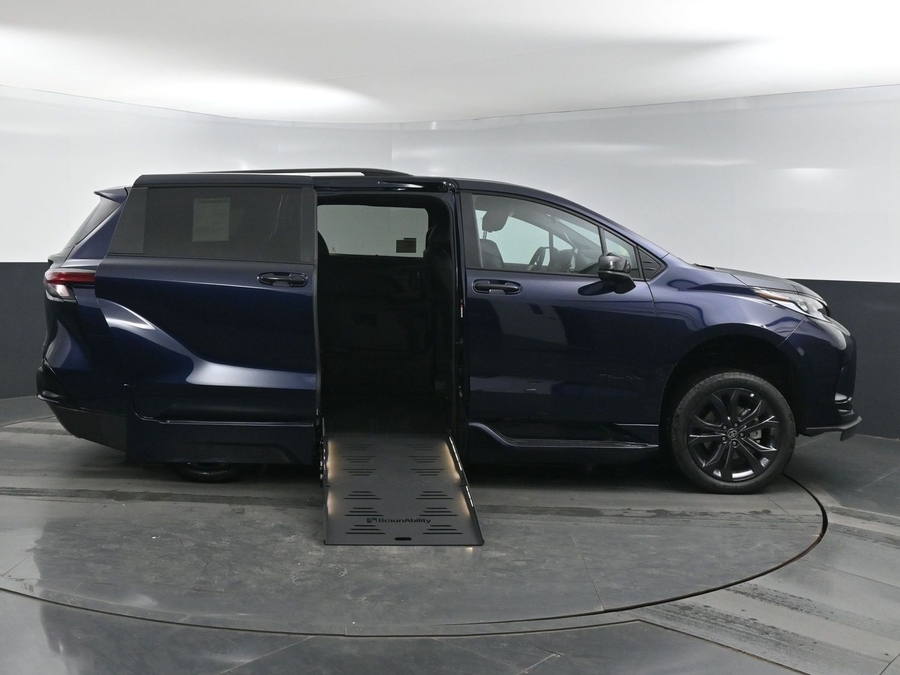 New 2025 Toyota Sienna Hybrid XSE Sport - BraunAbility Side Entry Entry Fold Out Automatic Ramp