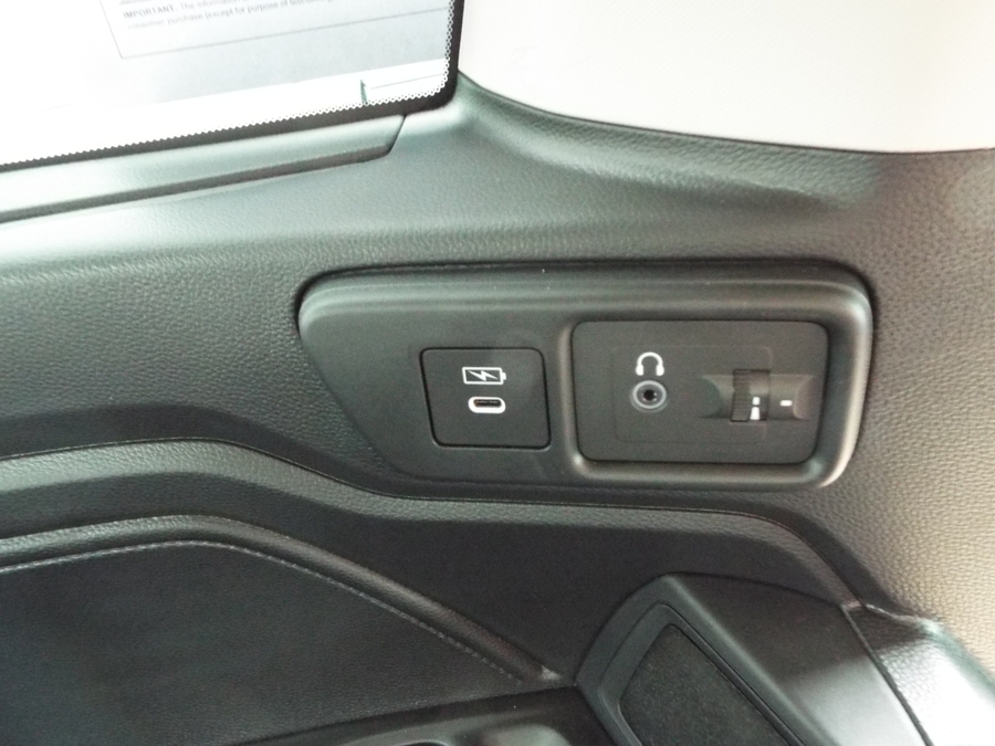 White Honda Odyssey image number 25